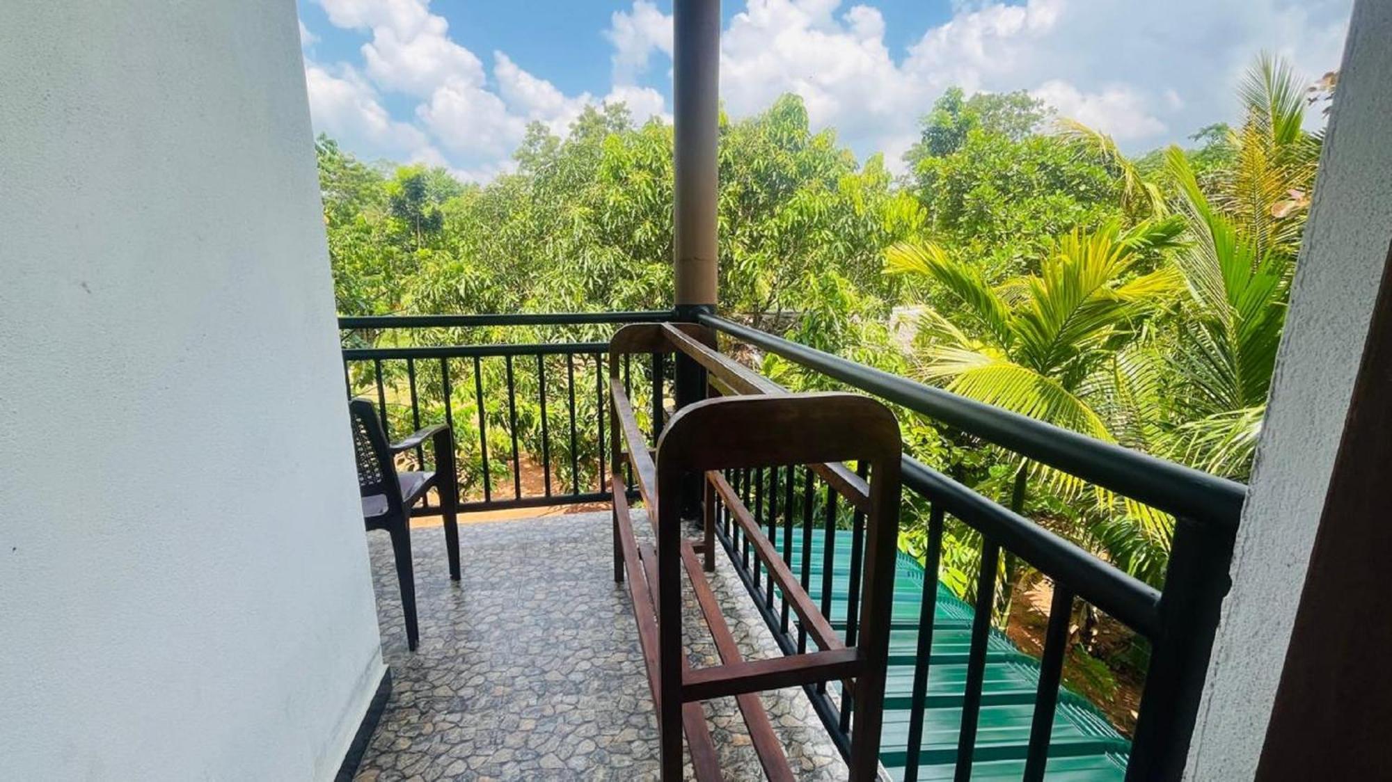 Dew Ashi Homestay Сигирия Экстерьер фото